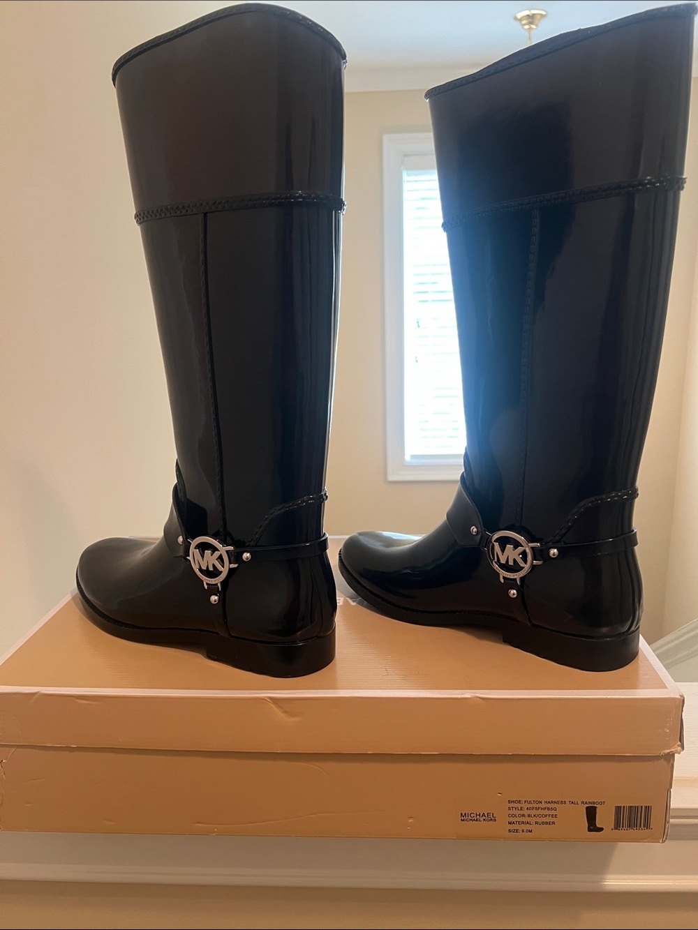 Michael Kors Black Logo, Glossy Tall Women's Boot. EXCELLENT CONDITION. Size: 9 - Picture 1 of 11